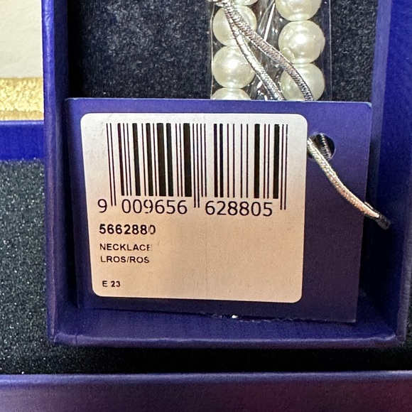NWT NIB Swarovski necklace. - Picture 3 of 3